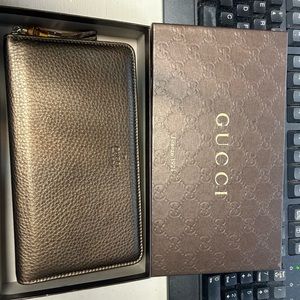 Gucci wallet - never used. New in box